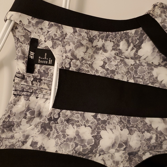 H&M Fitted Dress - Picture 2 of 3